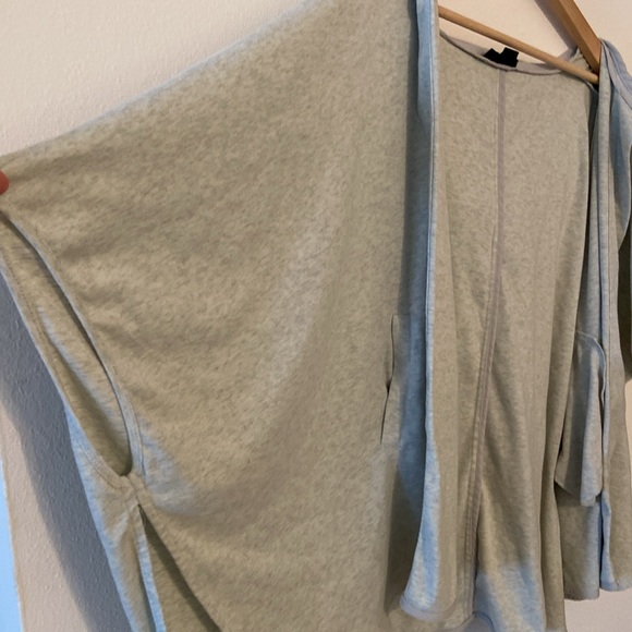 Love & Love Gray Poncho with Hood and Pockets - Picture 3 of 3